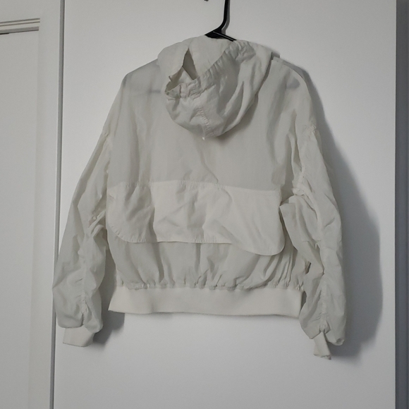 White windbreaker - Picture 3 of 9